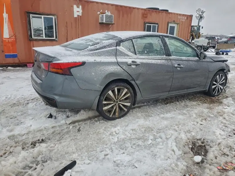 2022 NISSAN ALTIMA SR  