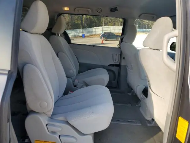 2013 TOYOTA SIENNA LE  