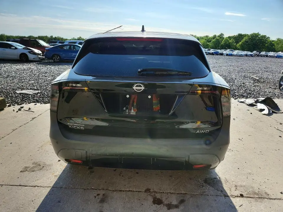 2025 NISSAN KICKS SV  