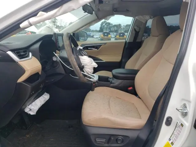 2022 TOYOTA RAV4 XLE  