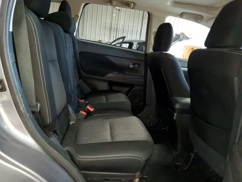 2017 MITSUBISHI OUTLANDER SE  