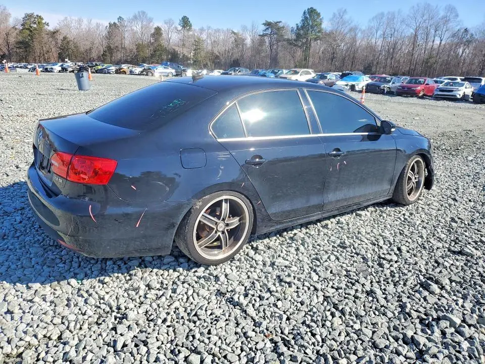 2013 VOLKSWAGEN JETTA SE  