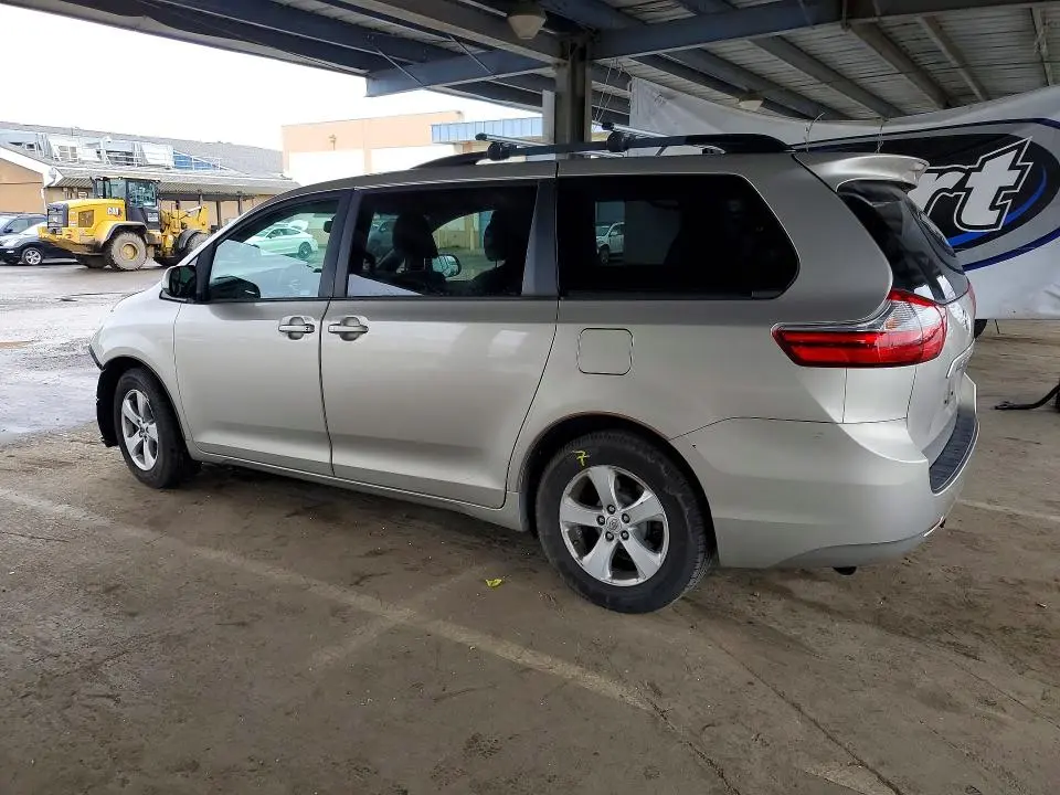 2016 TOYOTA SIENNA LE  