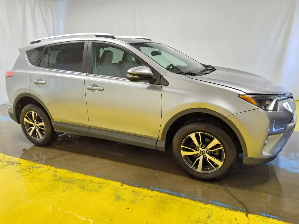 2016 TOYOTA RAV4 XLE  