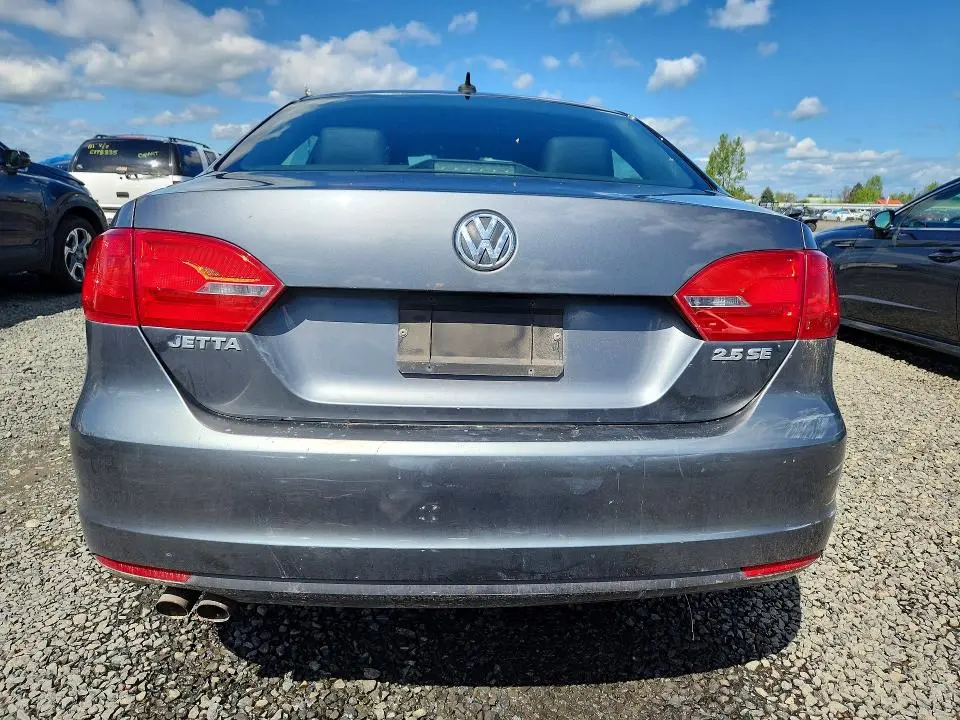 2013 VOLKSWAGEN JETTA SE  