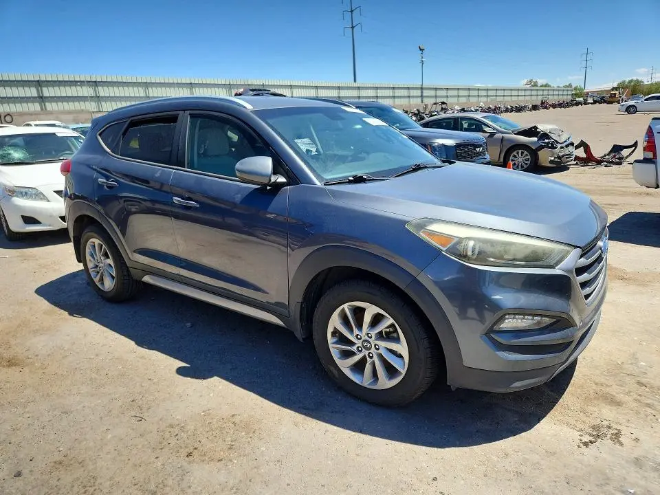 2017 HYUNDAI TUCSON SE  