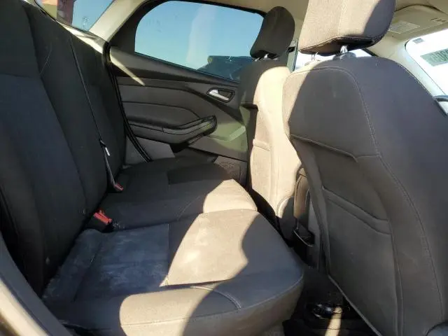 2015 FORD FOCUS SE  
