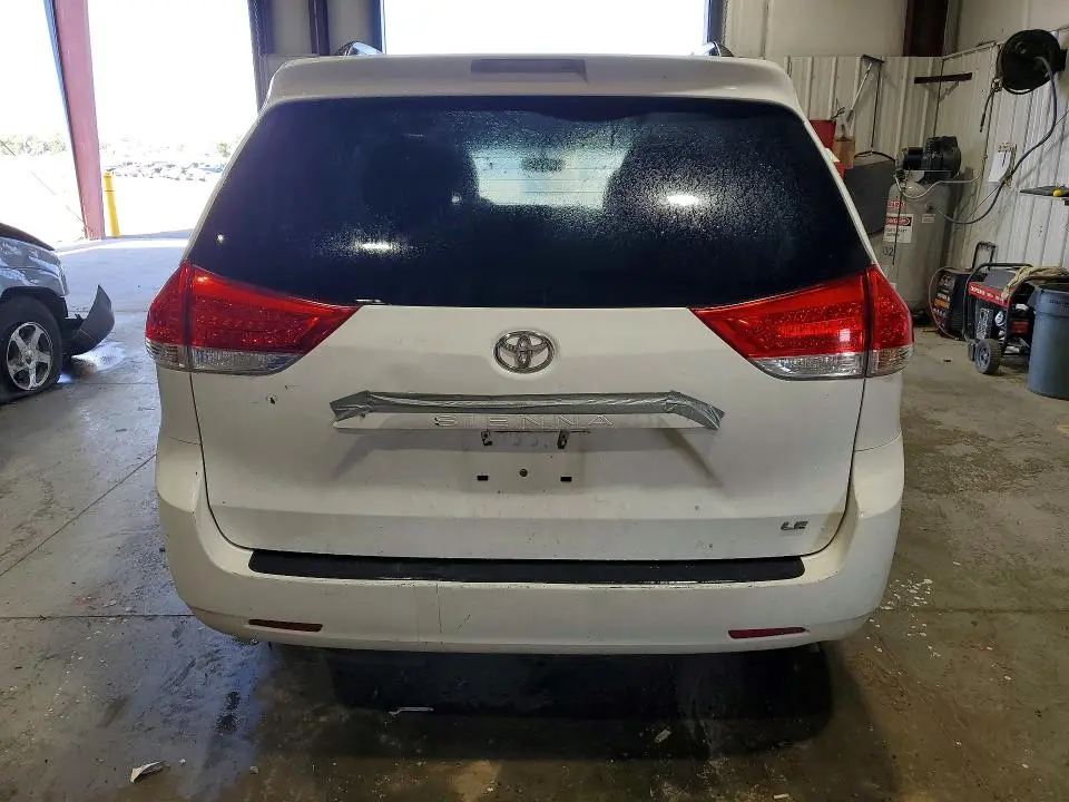 2014 TOYOTA SIENNA LE  