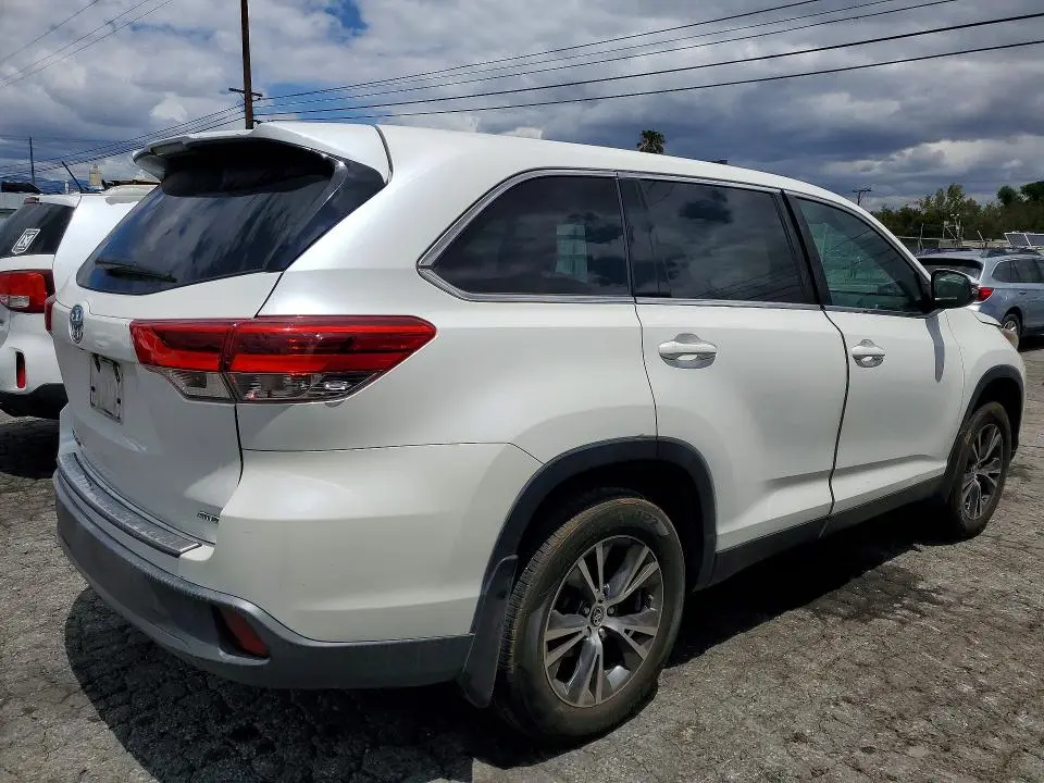 2019 TOYOTA HIGHLANDER LE  