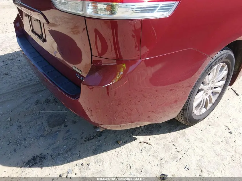 2013 TOYOTA SIENNA XLE V6 8 PASSENGER