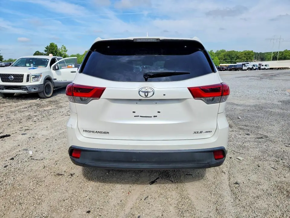 2019 TOYOTA HIGHLANDER XLE  