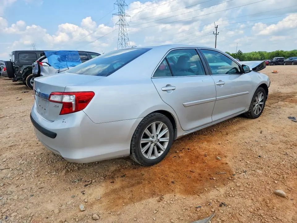 2014 TOYOTA CAMRY XLE  