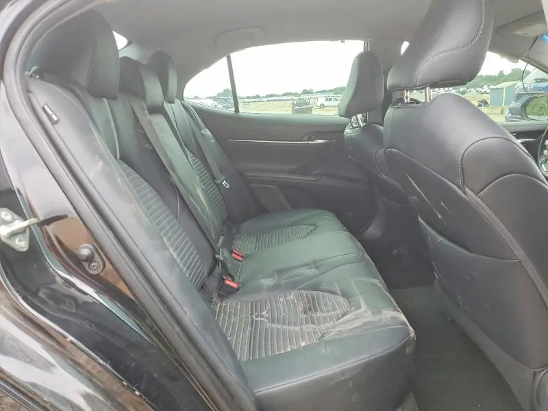 2019 TOYOTA CAMRY SE  