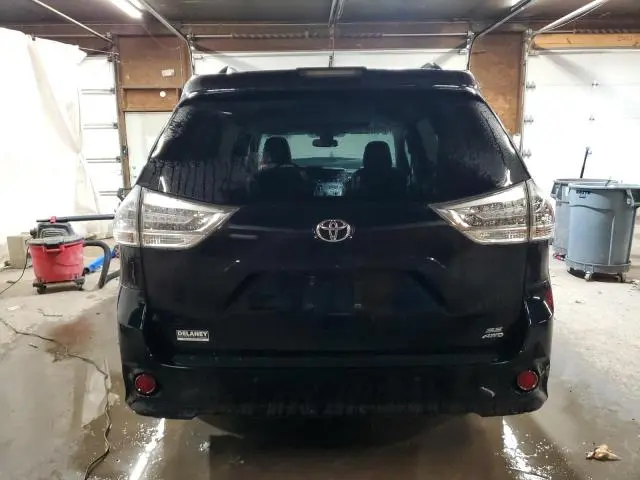 2019 TOYOTA SIENNA SE  