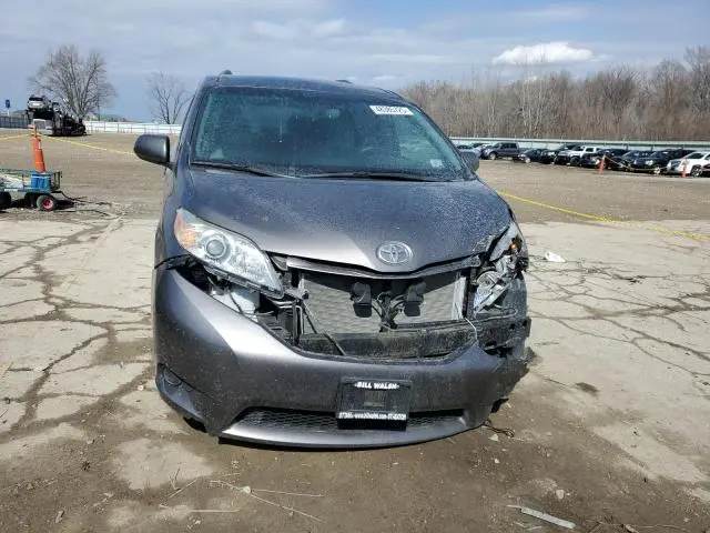 2017 TOYOTA SIENNA LE  