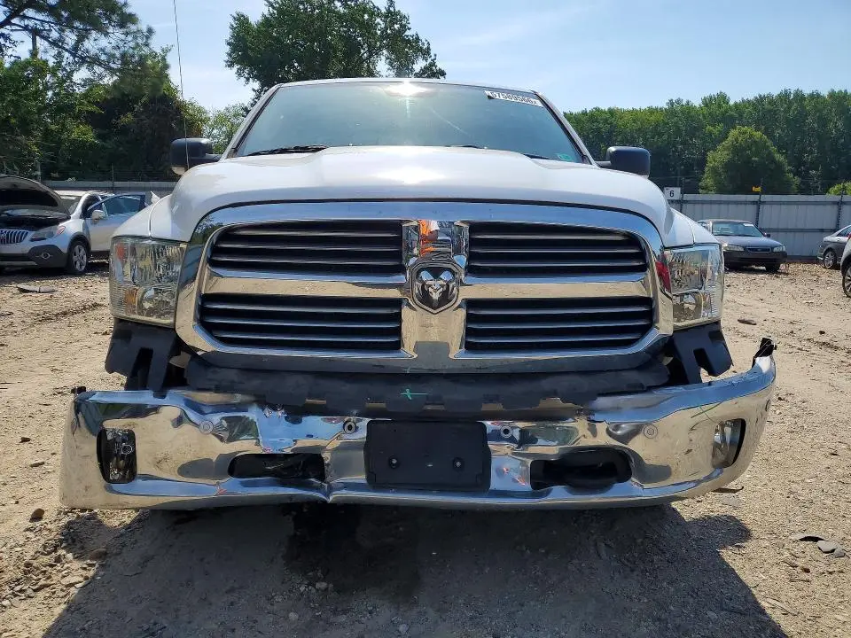 2017 RAM 1500 SLT  