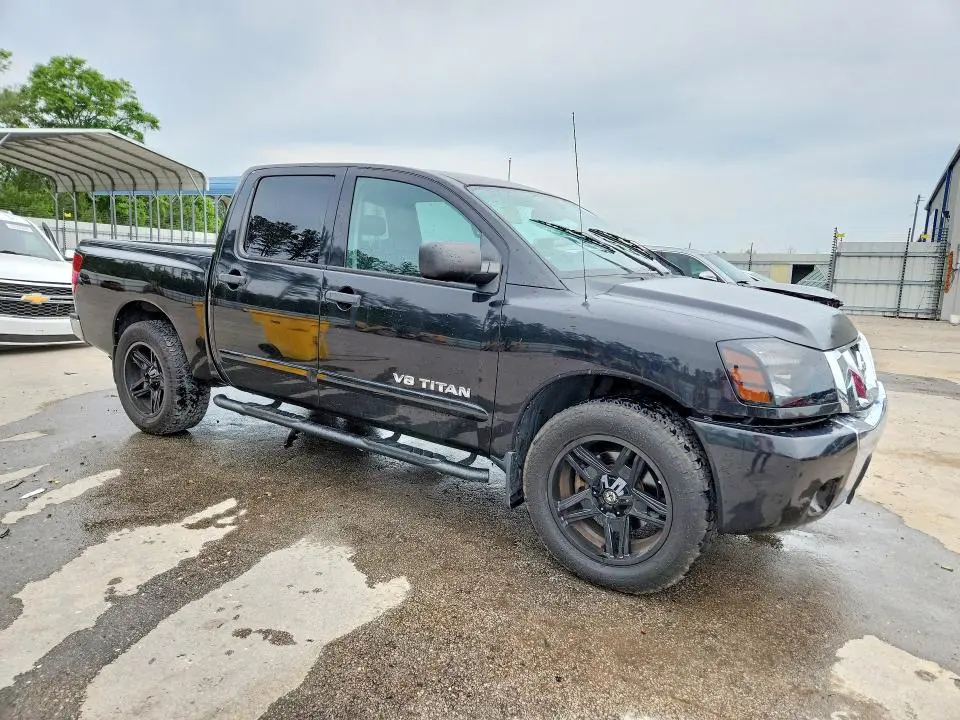 2010 NISSAN TITAN SE  