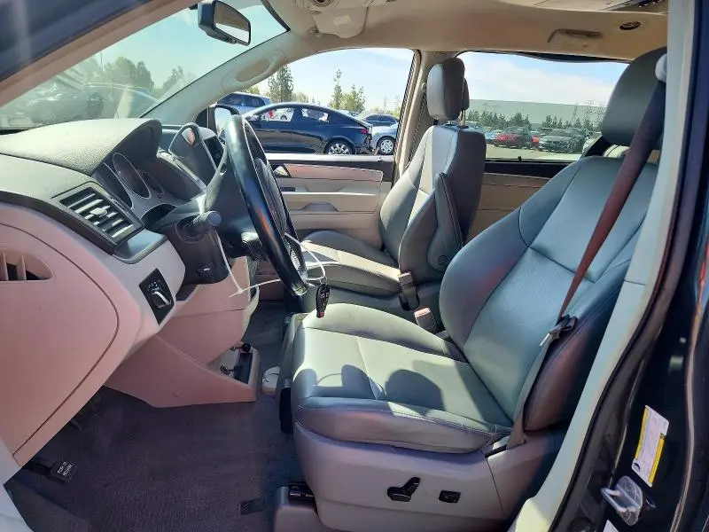 2011 VOLKSWAGEN ROUTAN SE  