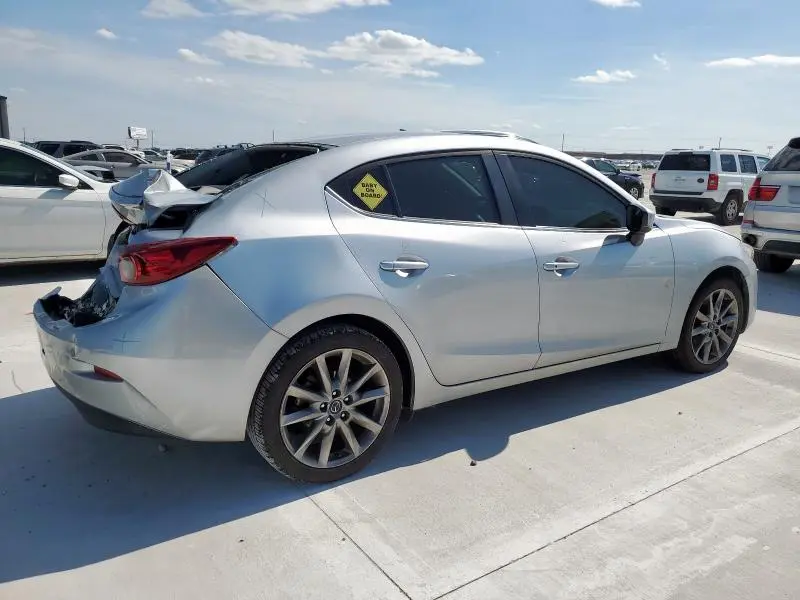 2018 MAZDA 3 TOURING  