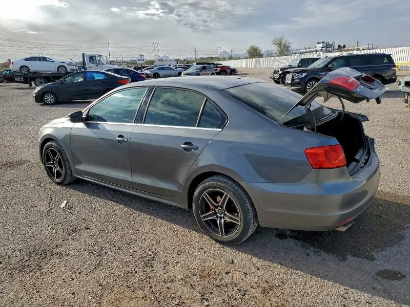 2013 VOLKSWAGEN JETTA SE  