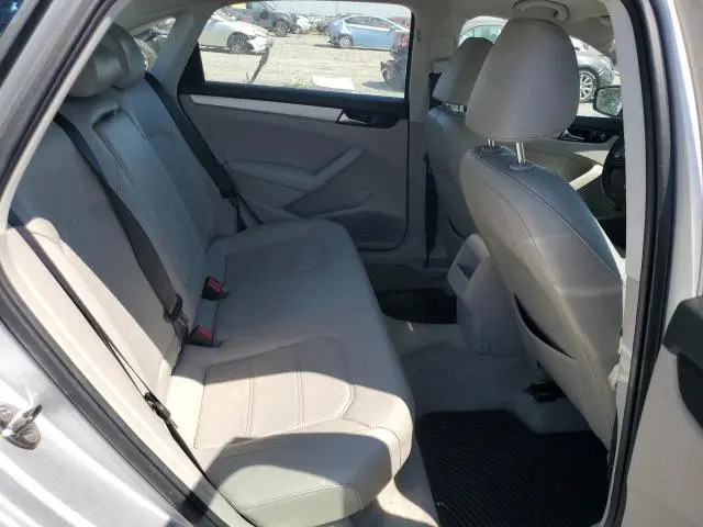 2012 VOLKSWAGEN PASSAT SE  