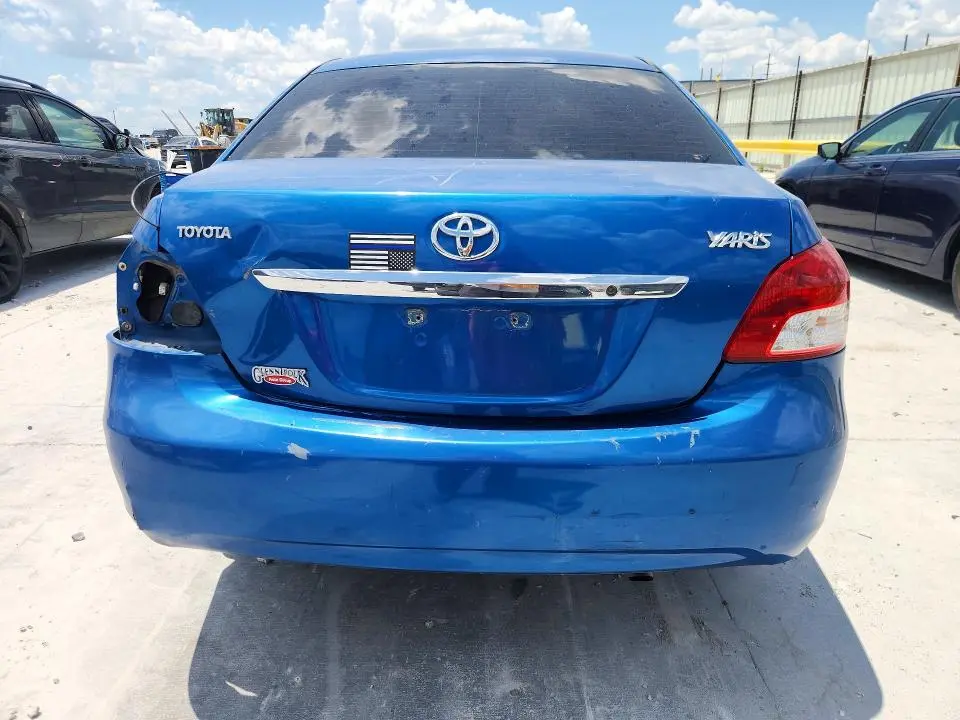 2010 TOYOTA YARIS BASE  