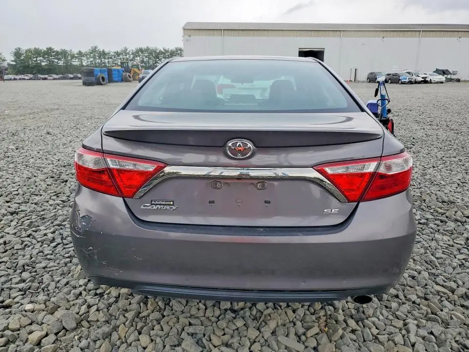 2015 TOYOTA CAMRY SE  
