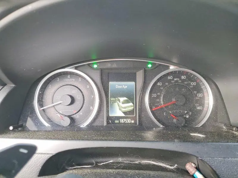 2016 TOYOTA CAMRY SE  