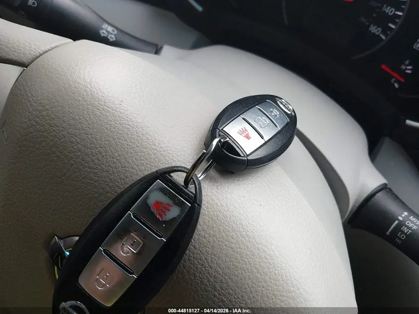 2014 NISSAN QUEST S