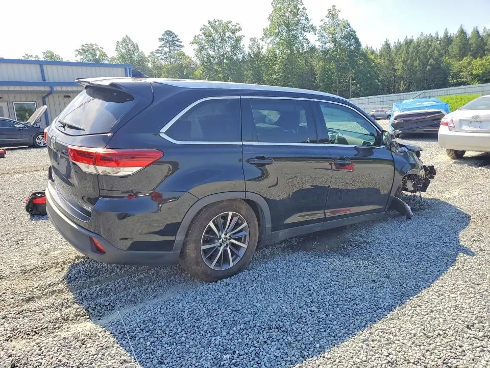 2019 TOYOTA HIGHLANDER XLE  
