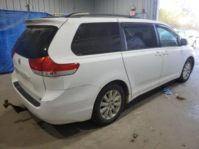 2011 TOYOTA SIENNA LE  