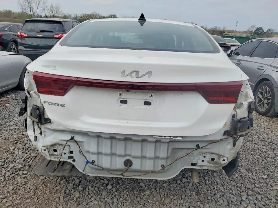 2023 KIA FORTE LXS  