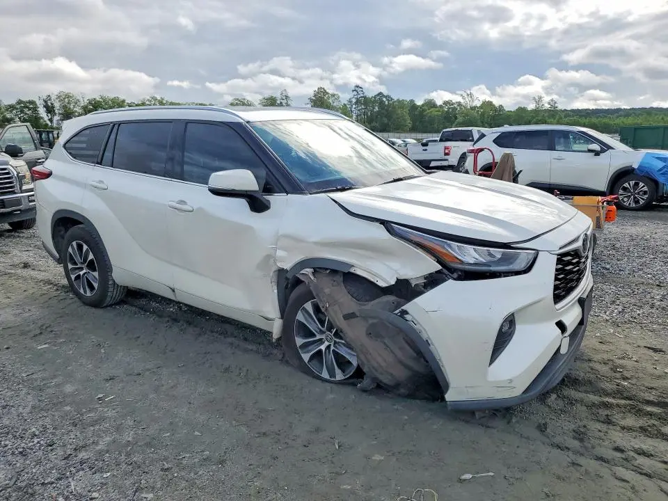 2020 TOYOTA HIGHLANDER XLE  