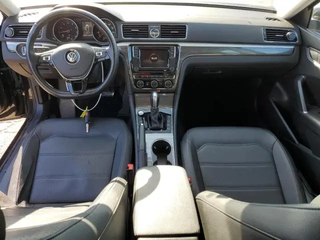 2017 VOLKSWAGEN PASSAT SE  