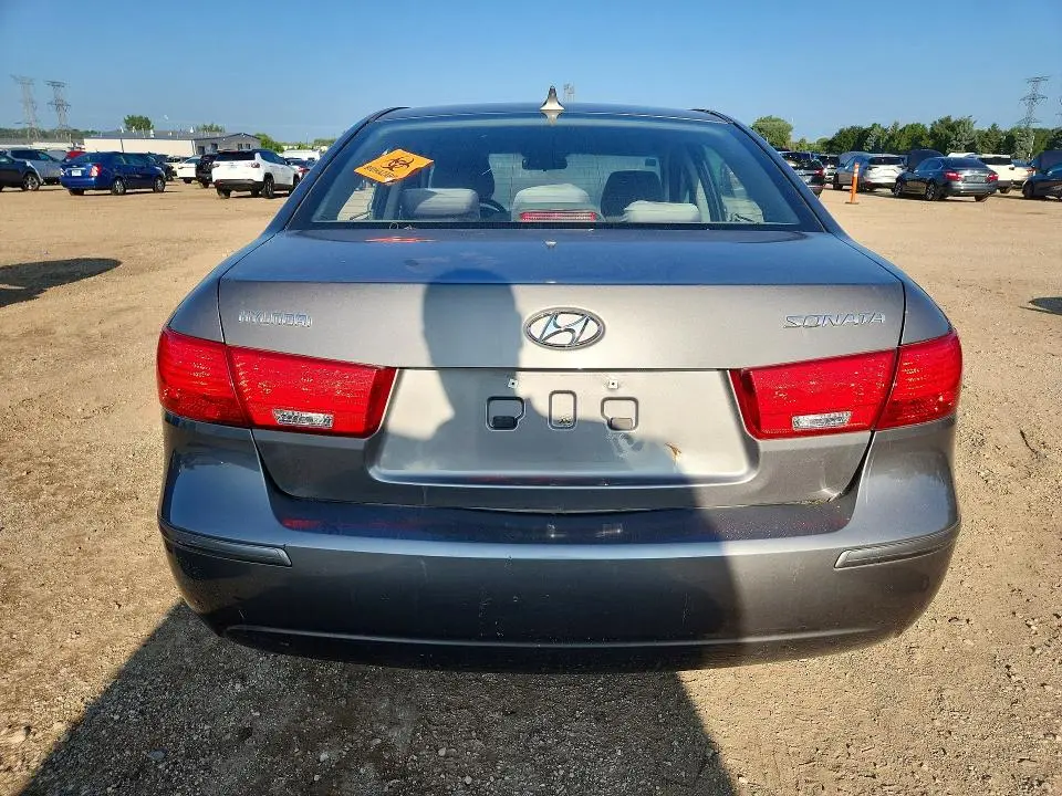 2010 HYUNDAI SONATA GLS  