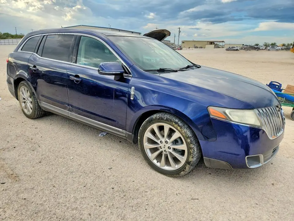 2011 LINCOLN MKT   