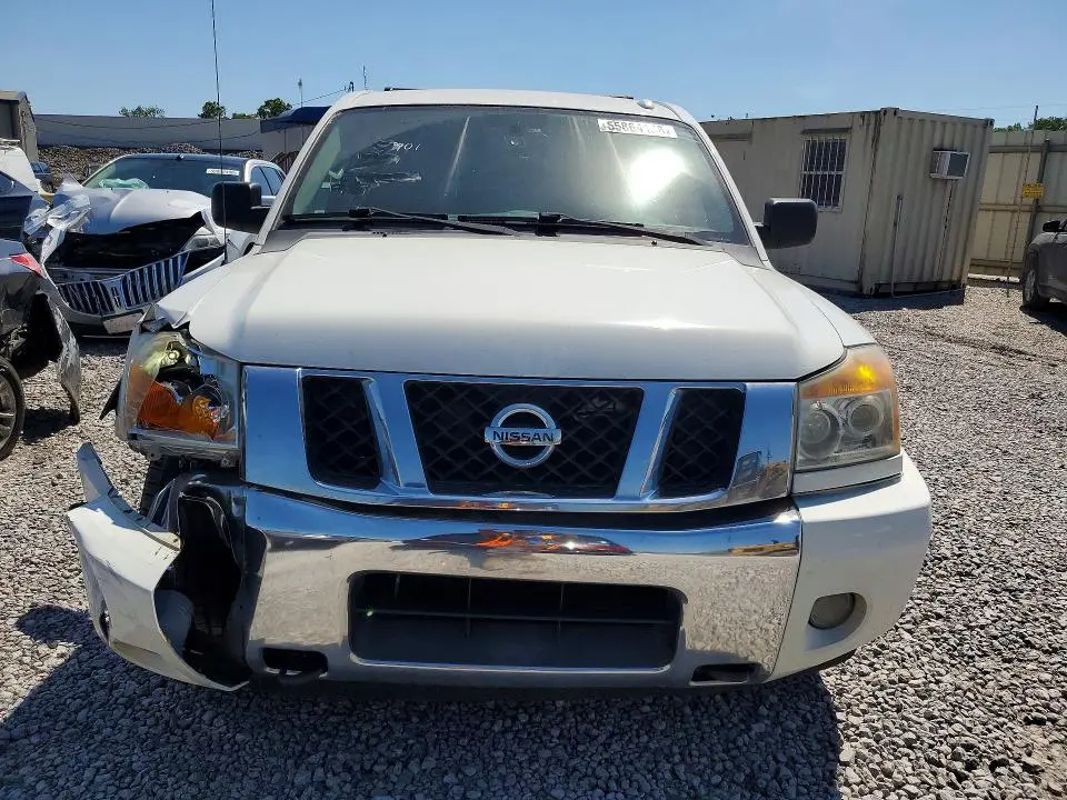 2015 NISSAN TITAN SV  