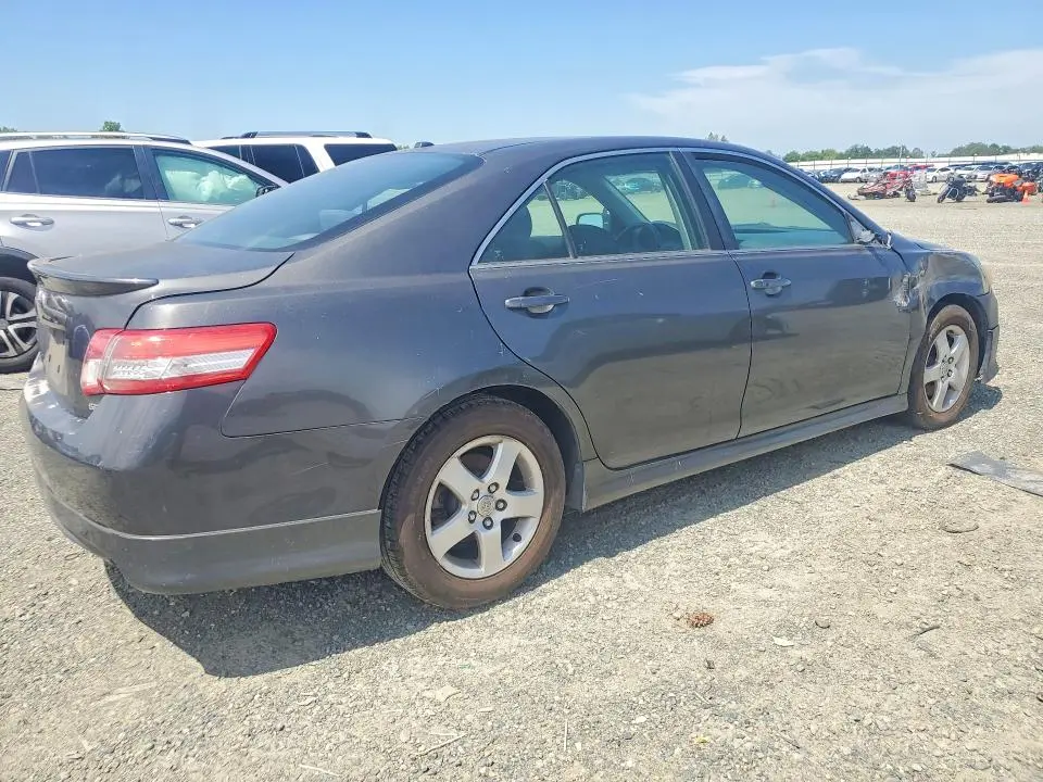 2011 TOYOTA CAMRY SE  