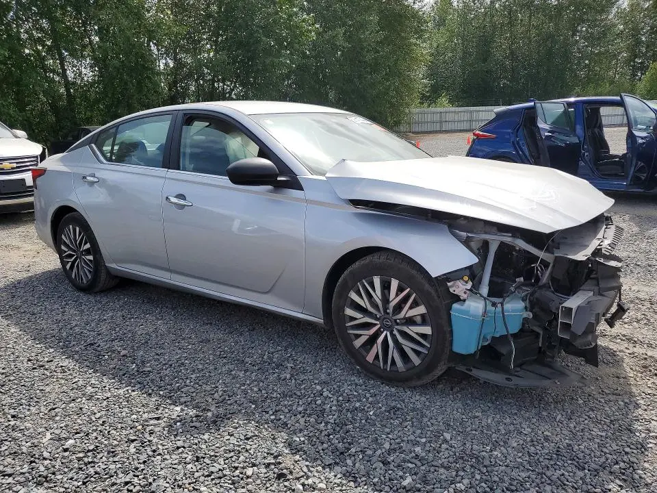2024 NISSAN ALTIMA SV  