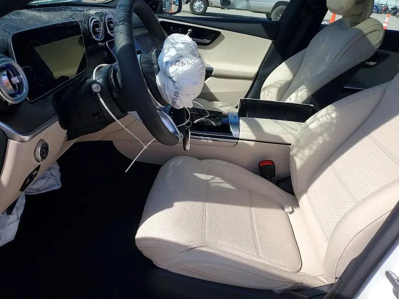 2026 MERCEDES-BENZ C 300  