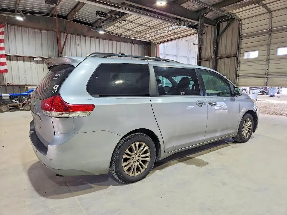 2011 TOYOTA SIENNA XLE 8-PASSENGER  