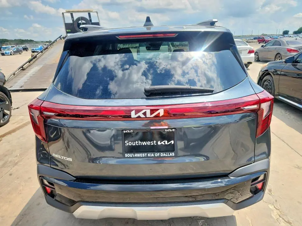 2025 KIA SELTOS EX  