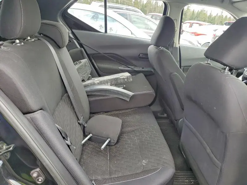 2021 NISSAN KICKS S  
