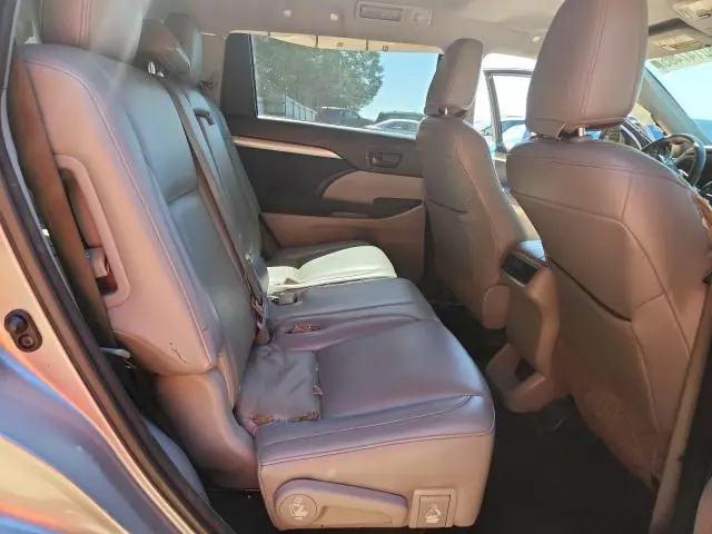 2015 TOYOTA HIGHLANDER LE  