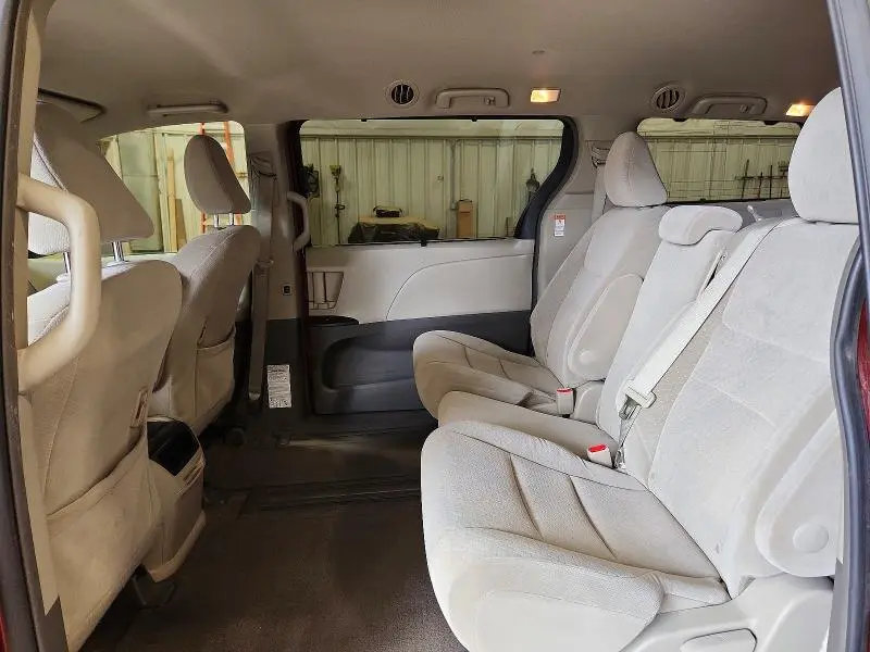 2015 TOYOTA SIENNA LE  