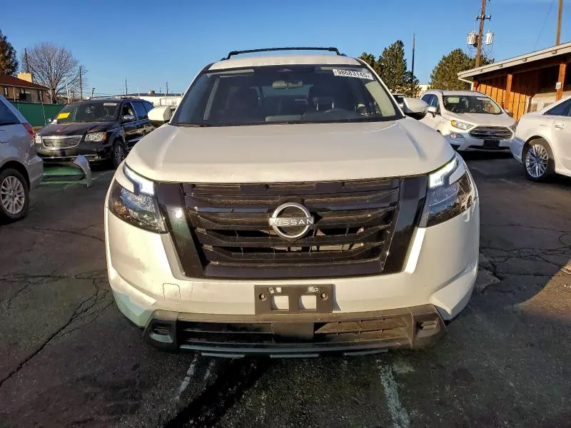 2024 NISSAN PATHFINDER SV  
