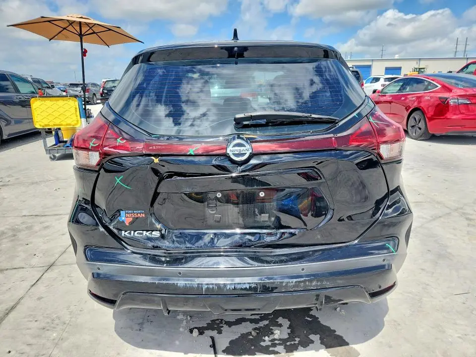 2021 NISSAN KICKS S  