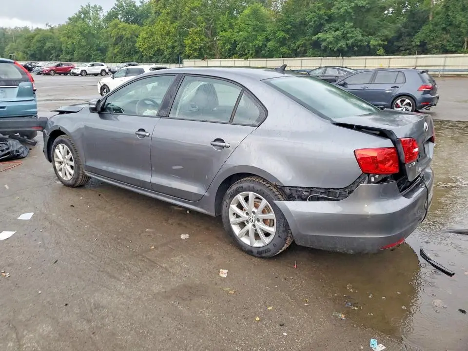 2011 VOLKSWAGEN JETTA SE  