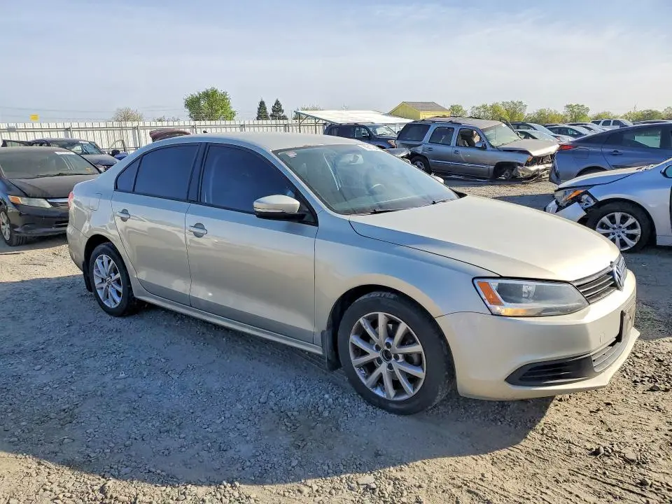 2012 VOLKSWAGEN JETTA SE  