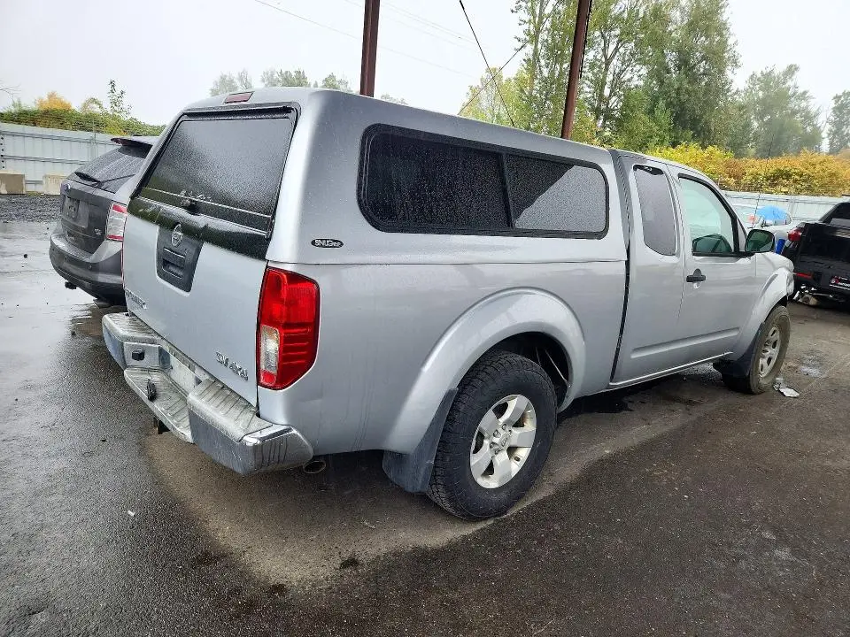 2011 NISSAN FRONTIER SV V6  